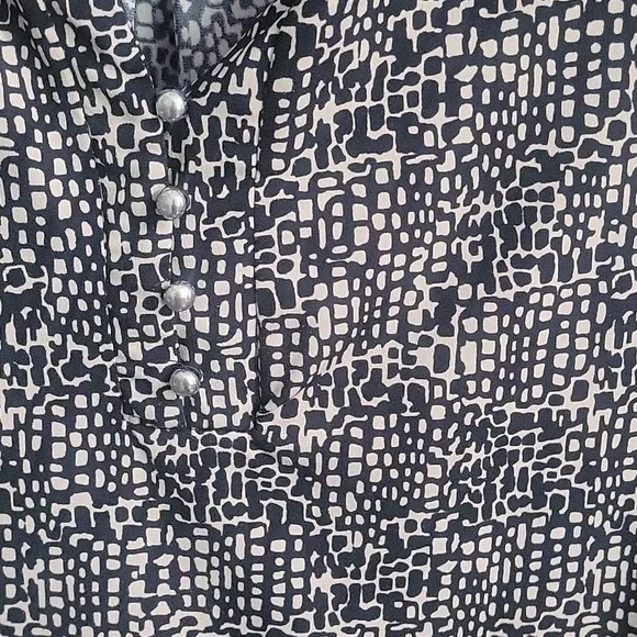 Dana Buchman SzXL Black and Cream Sleeveless Vneck Blouse - Picture 4 of 5